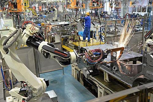 問政中國丨首超百萬億后,中國經濟如何調整 飛行姿態